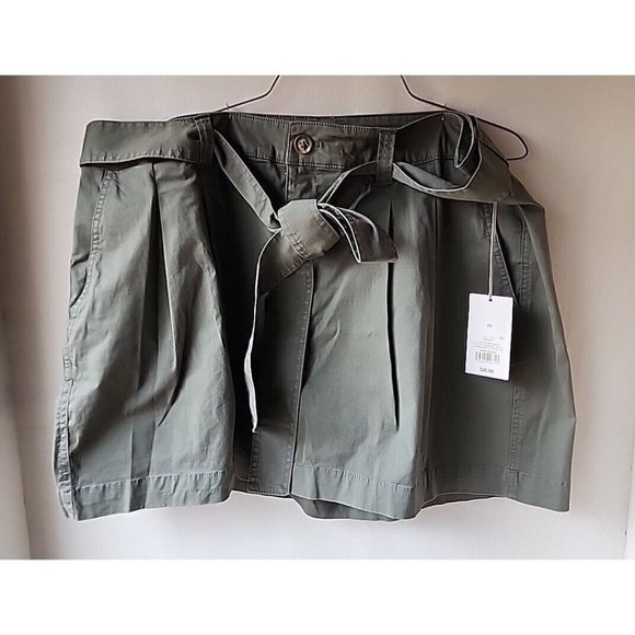 A New Day Pants - NWT A New Day Women's High-Rise Pleat Front Shorts & Belt Olive Green Size 18W